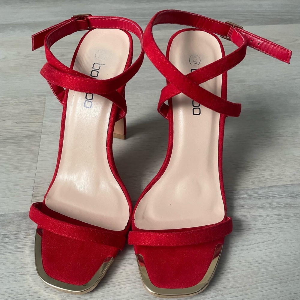 Boohoo suede red heels